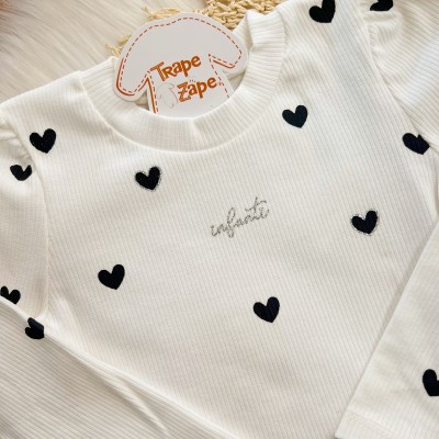 Conj. Blusa Manga Longa Corações e Short Couro Ecológico - Off White e Preto
